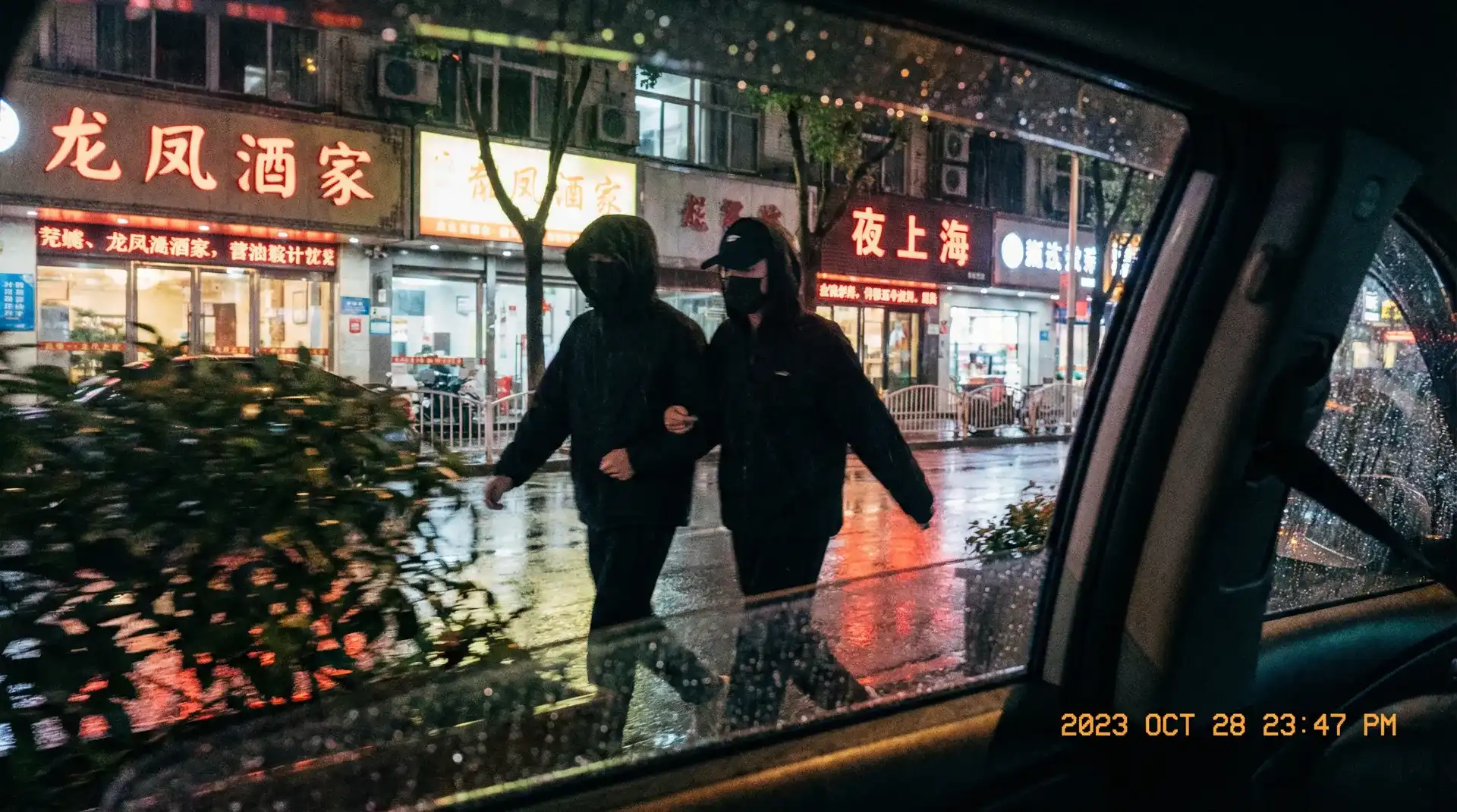 英亚体育官网 - 顶流明星深夜密会现场抓拍照片